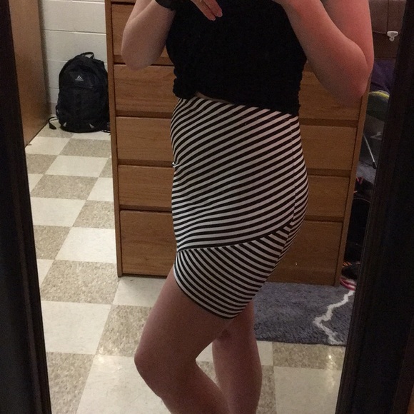 New Striped Pencil Skirt - Picture 3 of 4